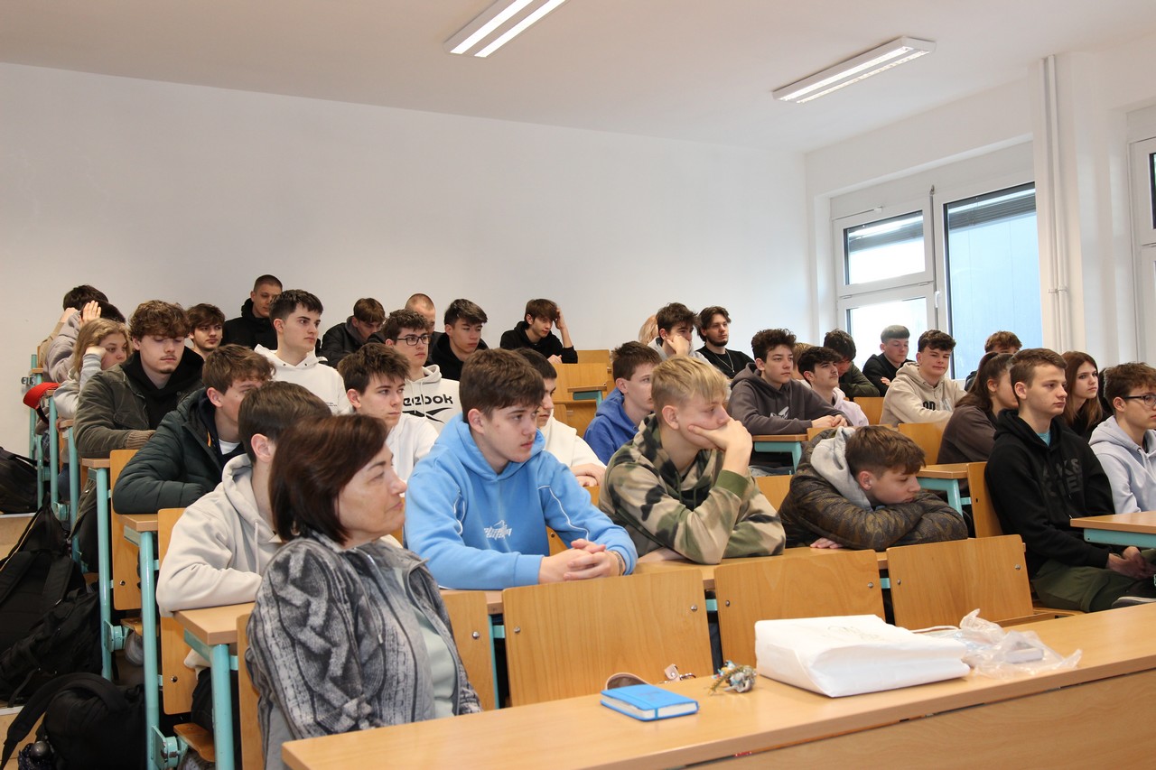OBISK PISATELJICE KSENIJE MAJCEN
